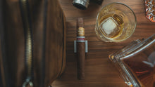 Load image into Gallery viewer, Por Larrañaga Gran Robusto Edición Regional Paises Bajos 2017 | Numbered Dress Box of 10 (10,000 Produced).